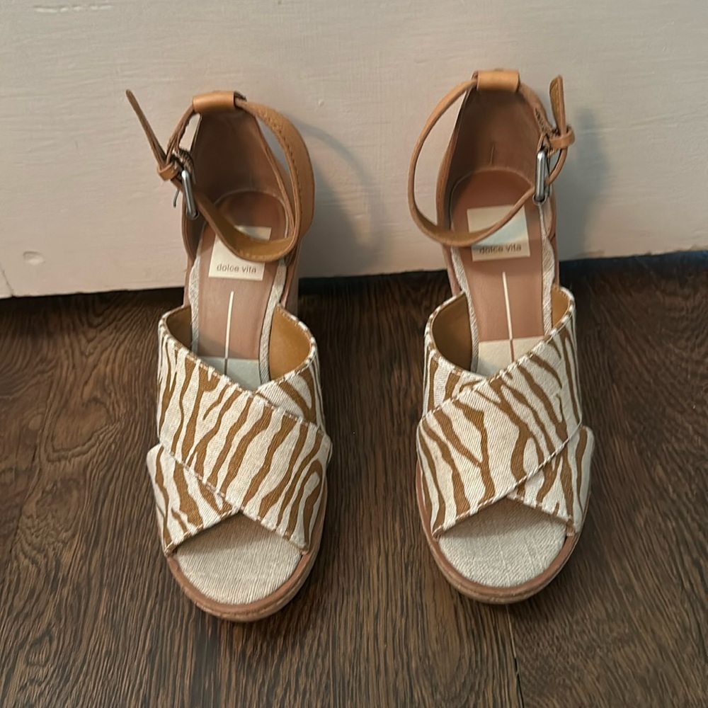 Beautiful Dolce Vita platform Cork Heeled Sandals